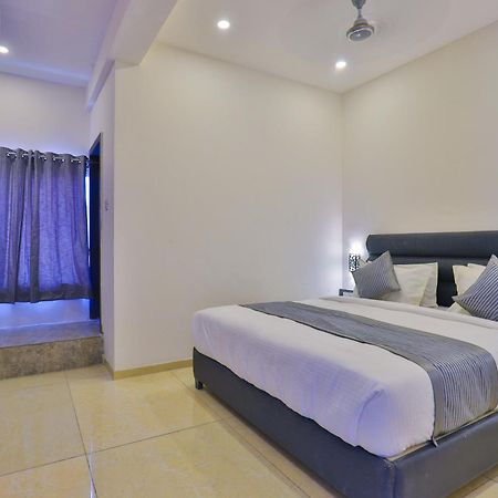 Nova Hotel New Crossroad Rajkot Esterno foto