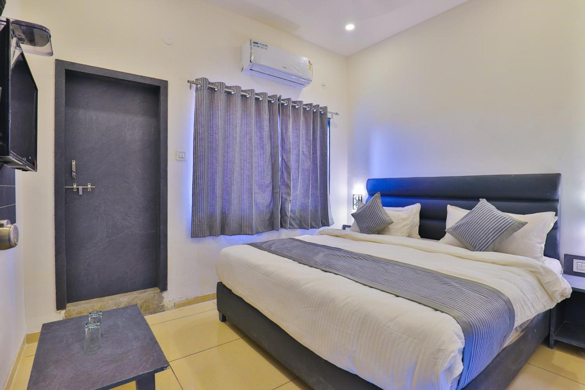 Nova Hotel New Crossroad Rajkot Esterno foto