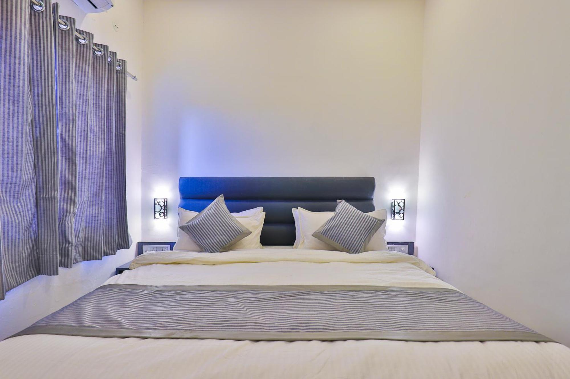 Nova Hotel New Crossroad Rajkot Esterno foto