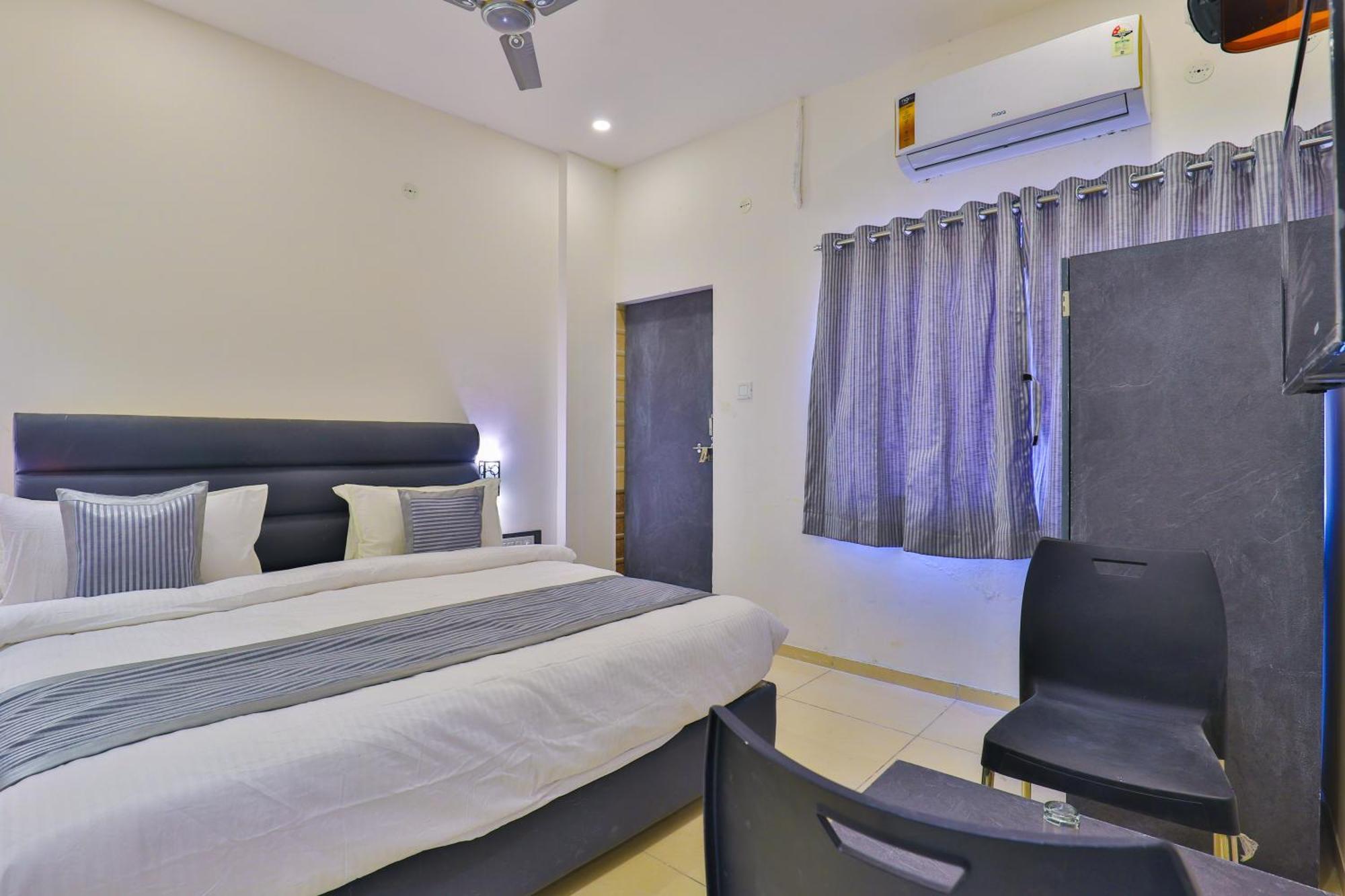 Nova Hotel New Crossroad Rajkot Esterno foto