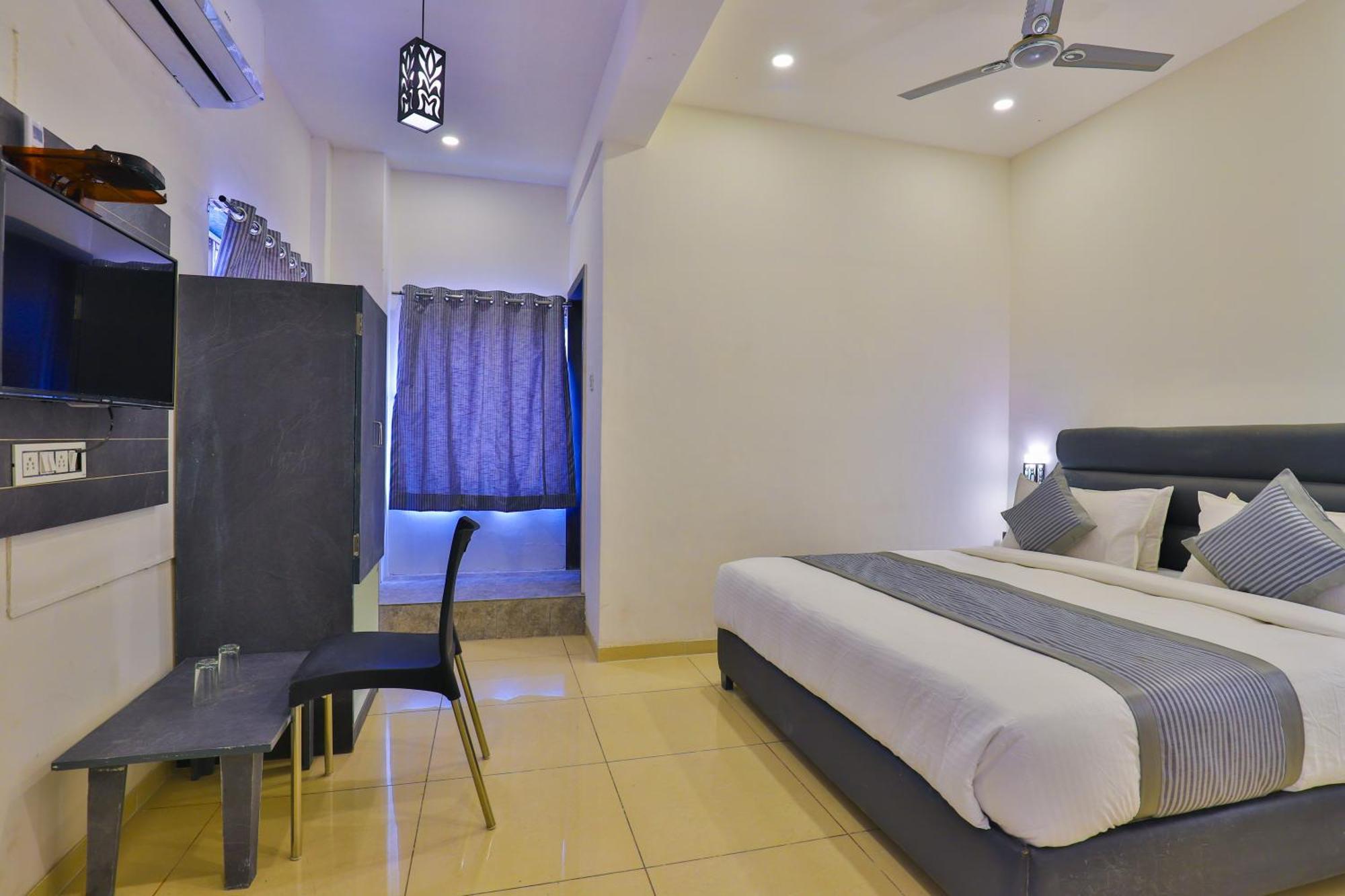 Nova Hotel New Crossroad Rajkot Esterno foto
