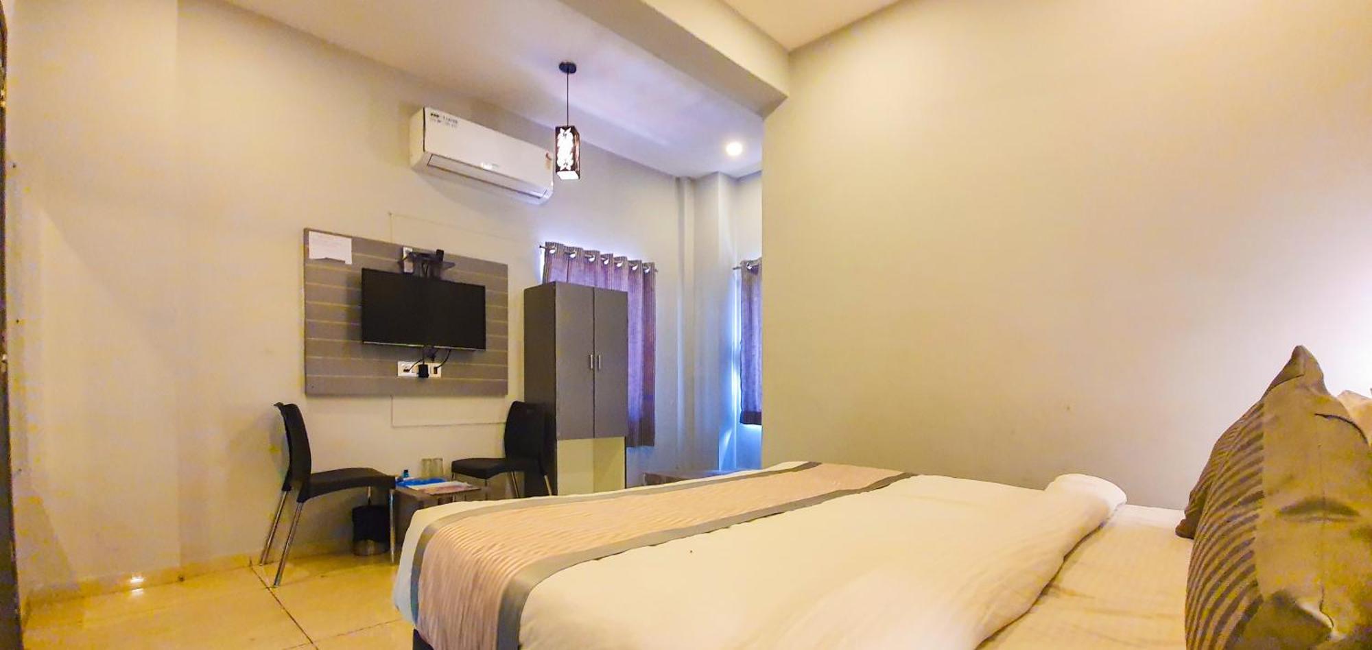 Nova Hotel New Crossroad Rajkot Esterno foto