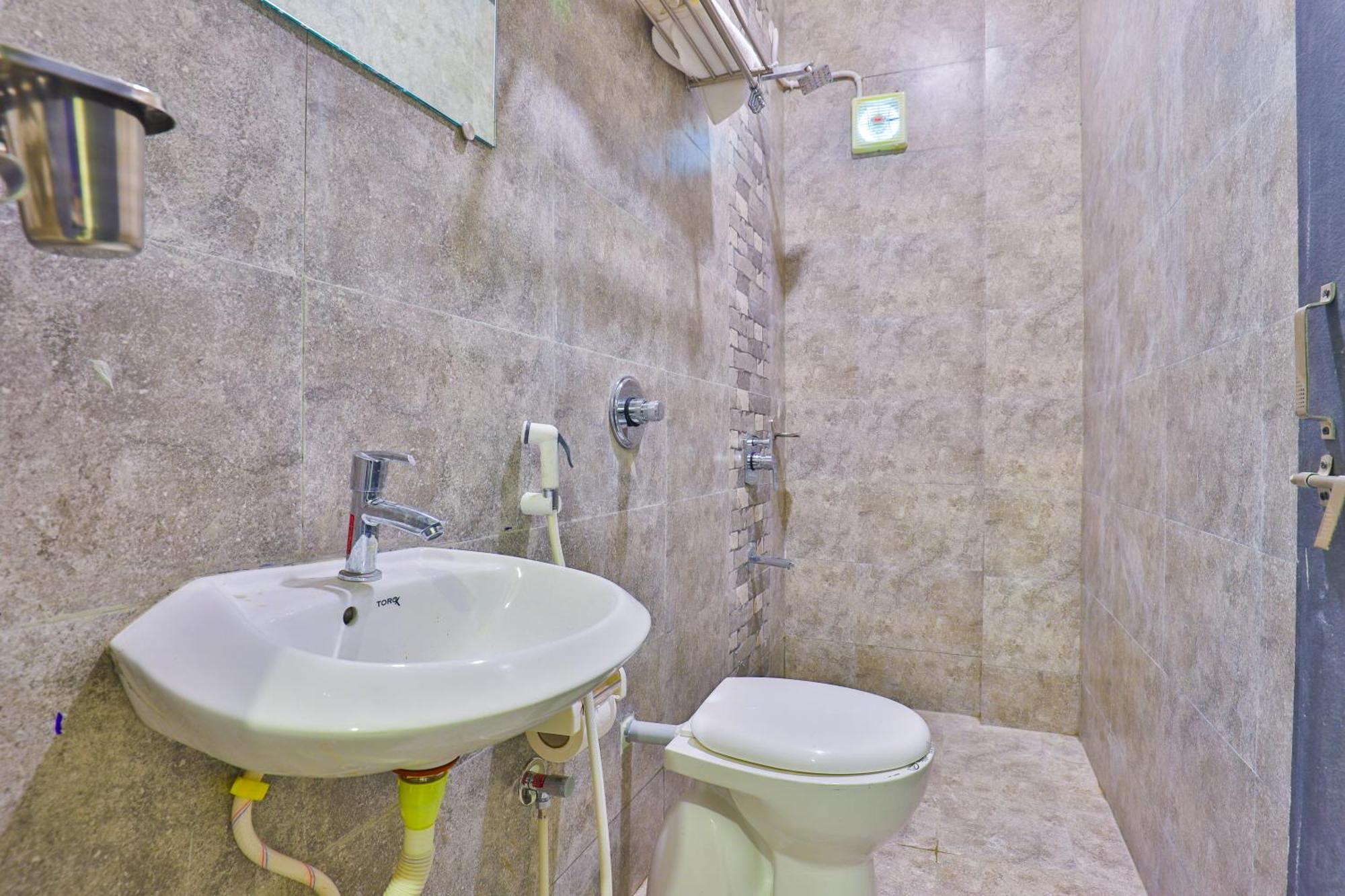 Nova Hotel New Crossroad Rajkot Esterno foto