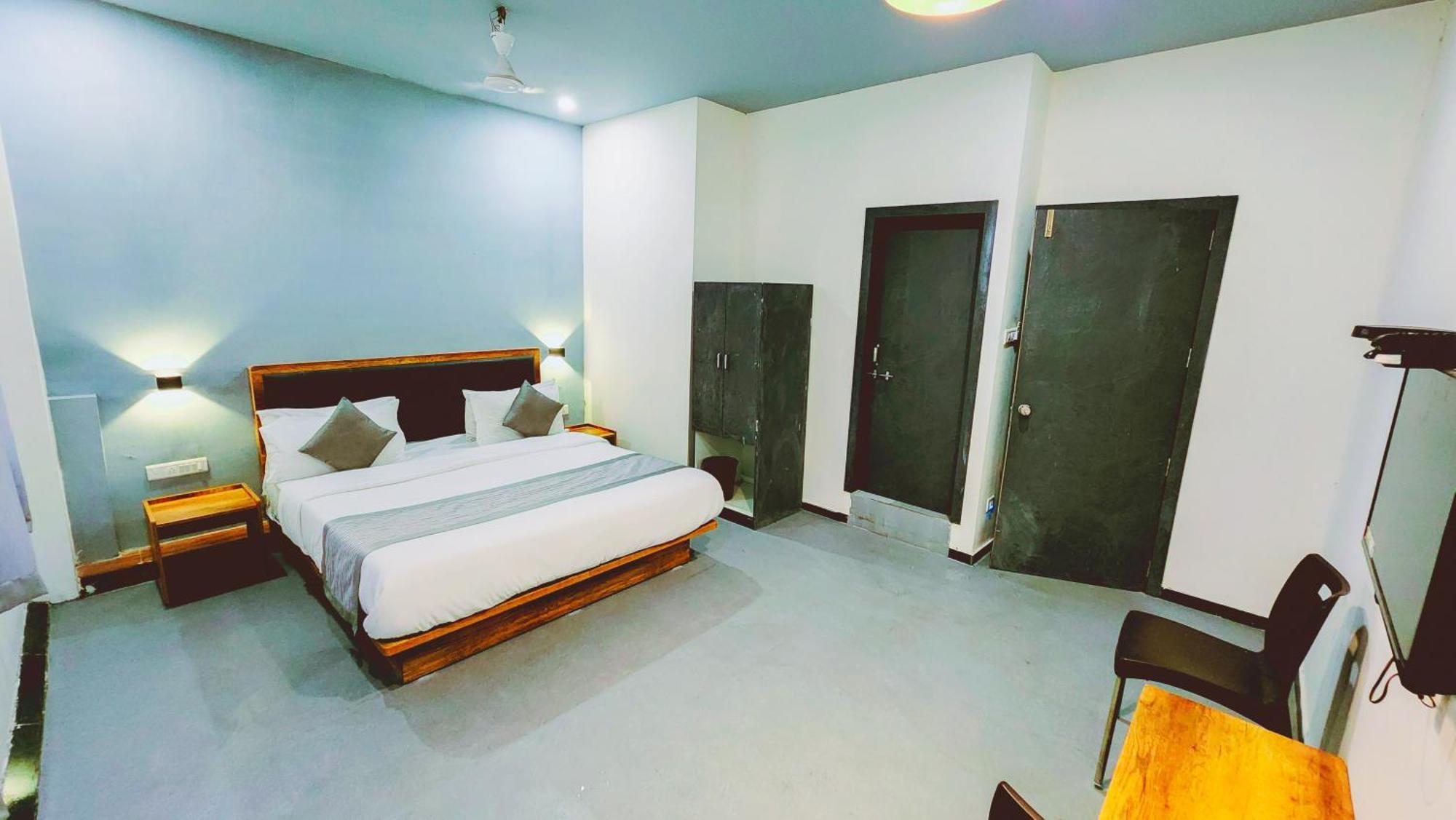 Nova Hotel New Crossroad Rajkot Esterno foto