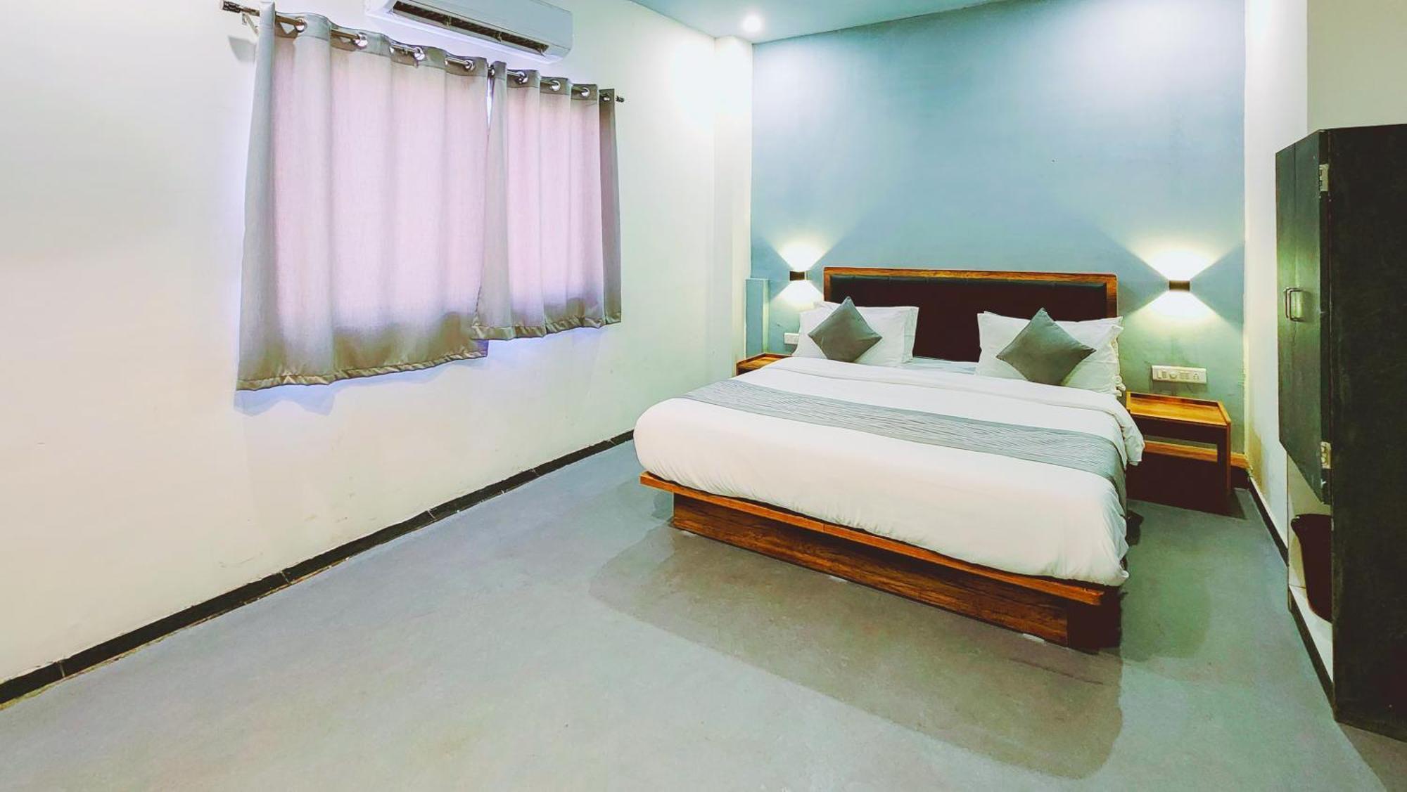 Nova Hotel New Crossroad Rajkot Esterno foto
