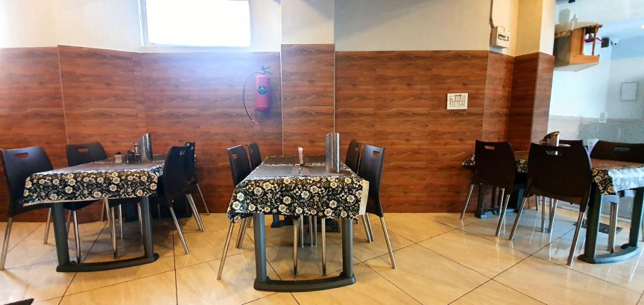Nova Hotel New Crossroad Rajkot Esterno foto